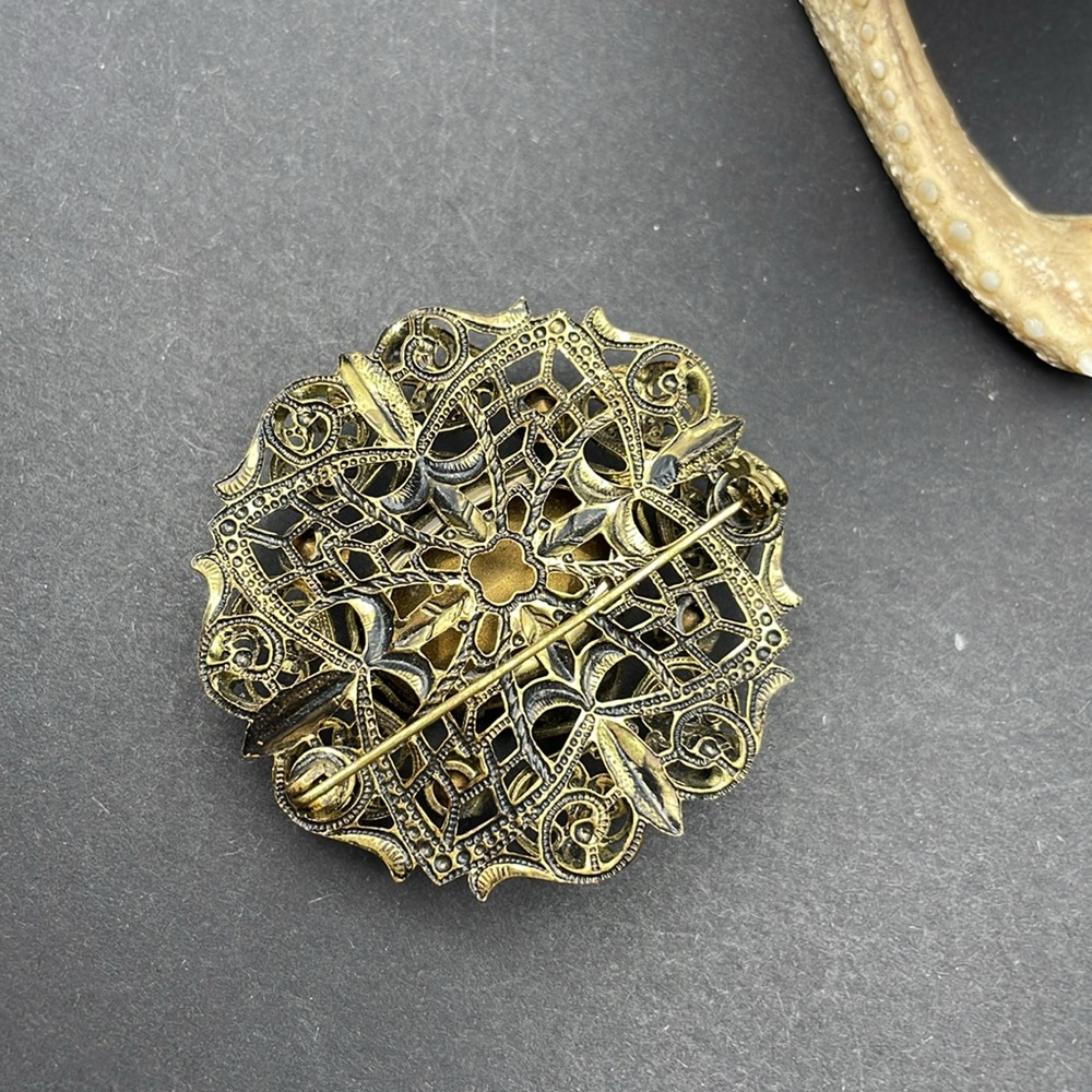 Czech glass filigree brooch - Picture 5 of 5